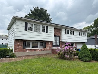 10 Gloversbrook Rd, Randolph, MA 02368