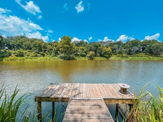129 Private Road 6222, Palestine, TX 75803