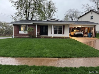 704 Woodrun Dr, Ballwin, MO 63021