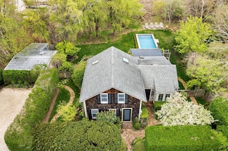 16 Redwood Rd, Sag Harbor, NY 11963