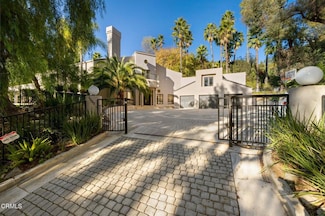 1265 Chateau Rd, Pasadena, CA 91105