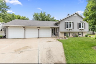 2570 Country Meadow Ct, Suamico, WI 54313