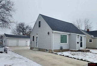 320 320 Tyler Ave, North Mankato, MN 56003