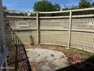 828 Oakleigh Ave Unit 17, Gulfport, MS 39507