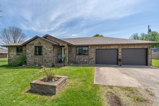 302 Rogers Ct, Sparta, MO 65753
