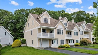 70 Carrington Ln, Uxbridge, MA 01569
