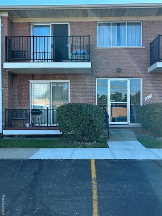 32175 Beaconsfield St Unit 40, Roseville, MI 48066