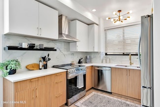 112 E Hattie Ave, Coeur D'Alene, ID 83814