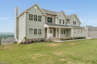 4 Spring Ct, Phillipsburg, NJ 08865