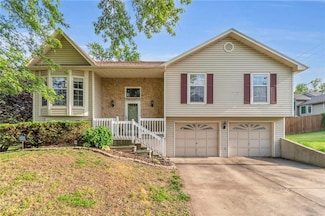 9225 W 47th St, Shawnee, KS 66203
