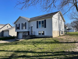 1110 E Bogardus St, Paxton, IL 60957