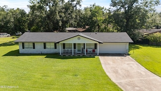 4113 Crestwood Cir, Moss Point, MS 39563