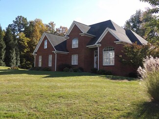 105 Hemlock Dr, Danville, VA 24540