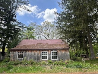 26 Pleasant Valley Rd, Port Crane, NY 13833