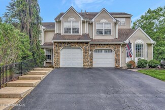 28 Tulip Ct, Howell, NJ 07731