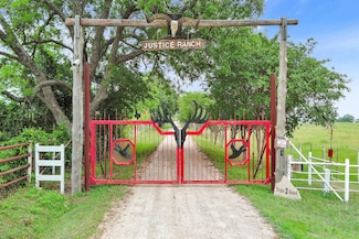 541 Lcr 131, Mount Calm, TX 76673