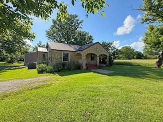572 Main St, Pleasant Plains, AR 72568