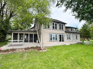 W10305 Shorecrest Dr, Fox Lake, WI 53933