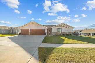 9152 Dave Dr, Manhattan, KS 66502