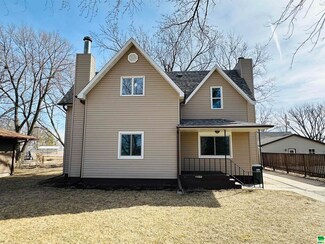 902 Evans St, Sloan, IA 51055
