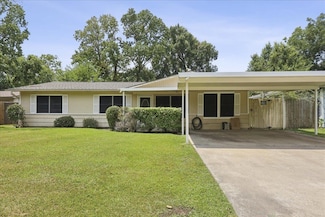 280 Berkshire Ln, Beaumont, TX 77707