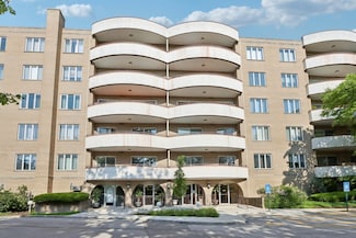 6400 N Cicero Ave Unit 404, Lincolnwood, IL 60712