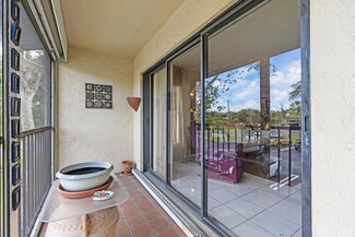815 Sky Pine Way Unit 12, Greenacres, FL 33415