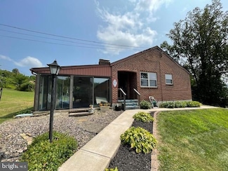 67 Airport Hill Rd, Lewistown, PA 17044