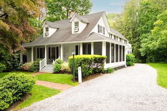 250 Schenck Ave, Great Neck, NY 11021