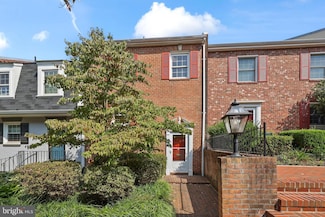 3852 University Dr, Fairfax, VA 22030