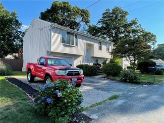 37 Mohawk St, Cumberland, RI 02864