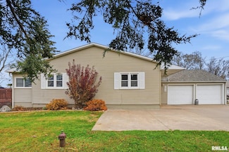 9520 115th St, Blue Grass, IA 52726