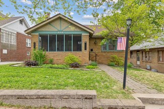 804 Leonard Dr, Saint Louis, MO 63119