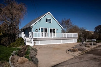 24 Redwood Dr, Narragansett, RI 02882