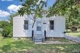 10525 Hobday Ave, Saint Ann, MO 63074