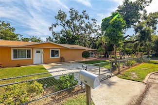 1735 4th Ave E, Bradenton, FL 34208