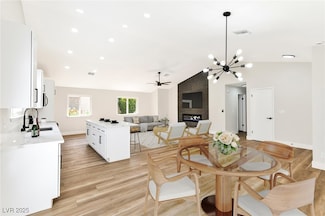 811 Spyglass Ln, Las Vegas, NV 89107