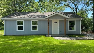 820 N Locust St, Ottawa, KS 66067