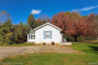 25 S Wilder Rd, Lapeer, MI 48446