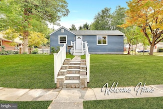 8 Bruce Ln, Ewing, NJ 08638