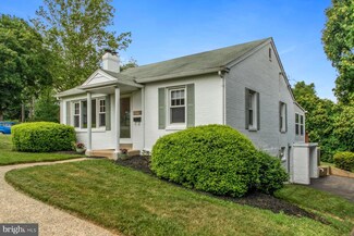 3217 Hilltop Rd, Newtown Square, PA 19073
