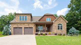 1506 Kensington Park Ct, Hickory, NC 28602