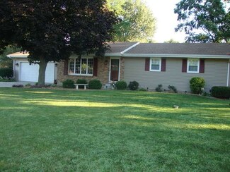5929 Darline Dr, Saint Anne, IL 60964