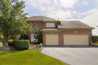 2416 Cloverdale Rd, Naperville, IL 60564
