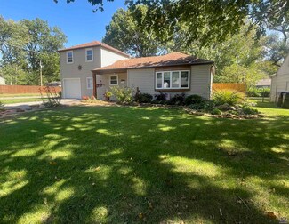 2400 SW Duncan Dr, Topeka, KS 66614