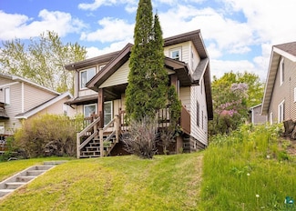 627 E Skyline Pkwy, Duluth, MN 55805