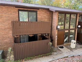 6895 Carriage Hill Dr Unit E77, Brecksville, OH 44141