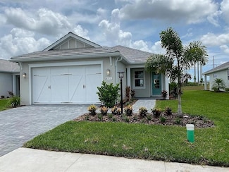 8121 Sternway Rd, Sarasota, FL 34240