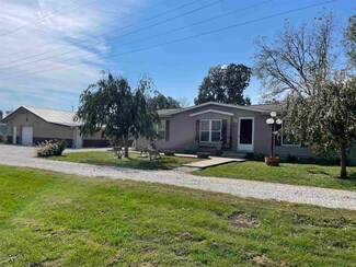 303 N Cherry St, Carlisle, IN 47838