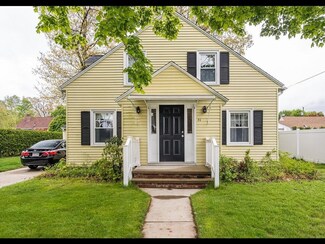 51 Oregon St, Springfield, MA 01118